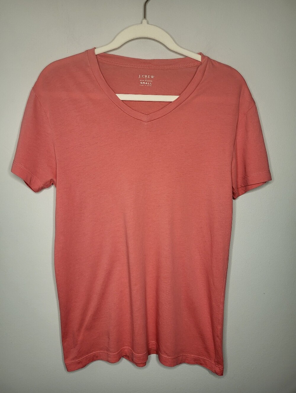 J.Crew Men’s Classic Slim Washed V-Neck Tee Coral Size S